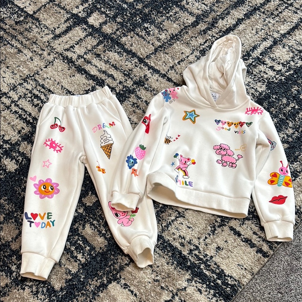 EUC size 4 girl toddler Lolaand the boys sweat outfit